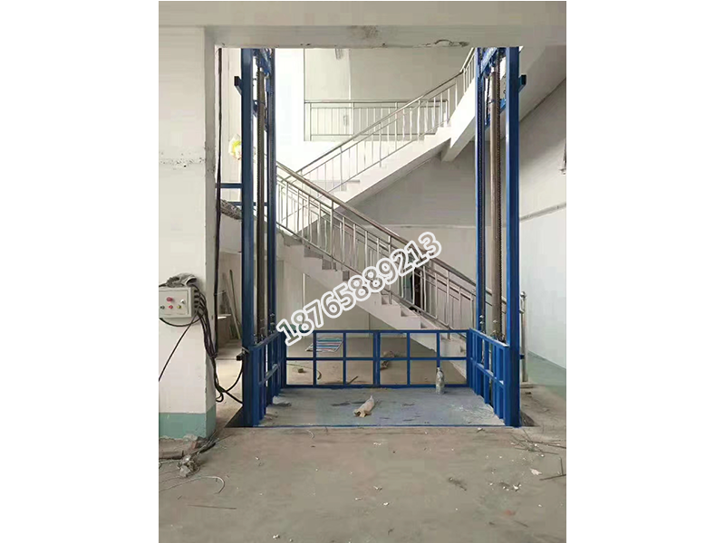 導(dǎo)軌式升降機(jī)